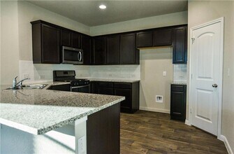 117 Rochester Ln in Hutto, TX - Building Photo - Building Photo
