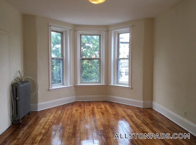 1284 Commonwealth Ave, Unit 7 in Boston, MA - Foto de edificio - Building Photo