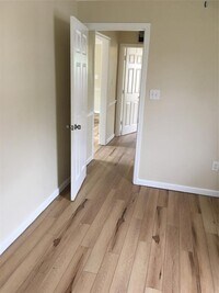 410 Melbourne St photo'