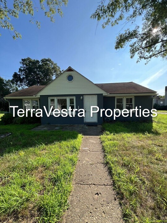 205 Peace Ln in Glassboro, NJ - Building Photo
