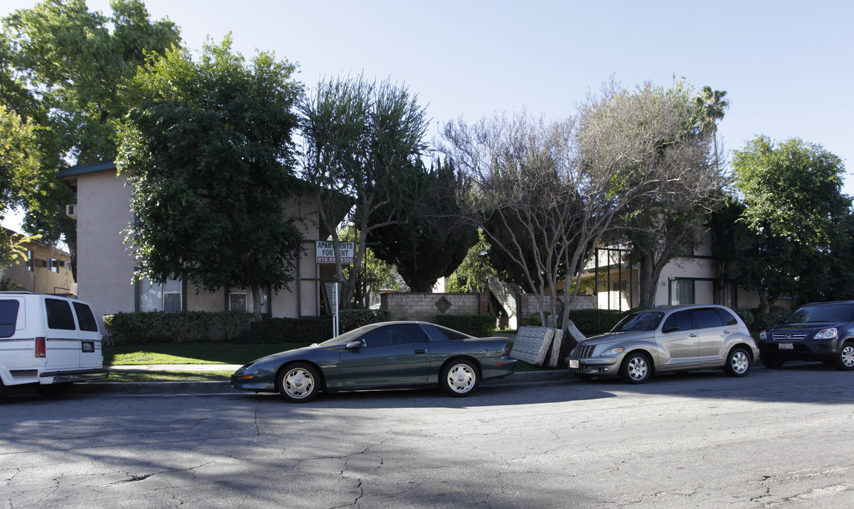 19410-19416 Gilmore St in Reseda, CA - Building Photo