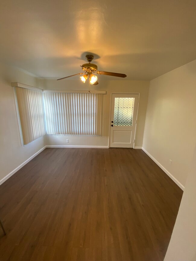 1924 E Poinsettia St in Long Beach, CA - Building Photo - Building Photo