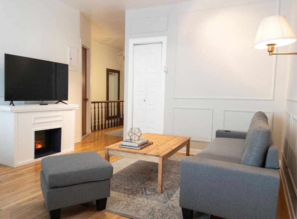 89 Milton Rue in Montréal, QC - Building Photo