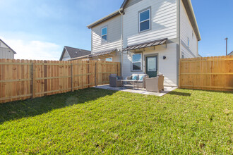 Country Lane Townhomes in Victoria, TX - Building Photo - Building Photo