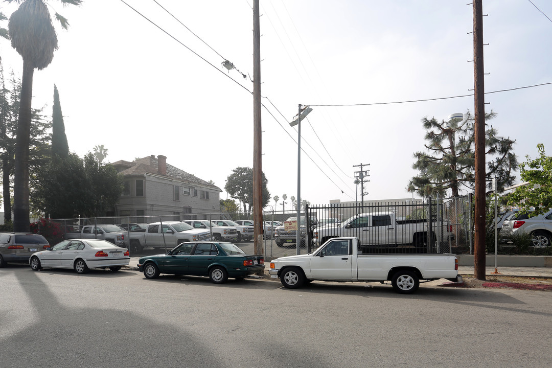 516 W 31st St in Los Angeles, CA - Building Photo