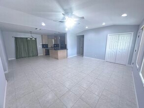 1896 SW Cameo Blvd in Port St. Lucie, FL - Foto de edificio - Building Photo