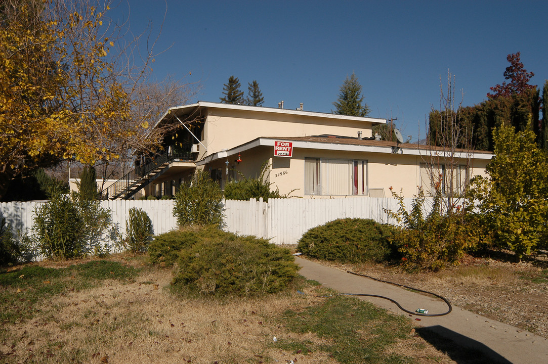 34966 Beech Ave in Yucaipa, CA - Foto de edificio