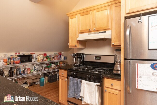 1800 W Belmont Ave, Unit M09B in Chicago, IL - Building Photo - Building Photo