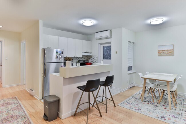 2-102 Beverley St in Toronto, ON - Building Photo - Building Photo
