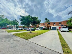 1415 SW 110th Way in Davie, FL - Building Photo