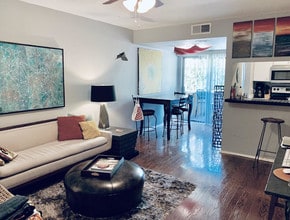 4327 Holland Ave, Unit 206 in Dallas, TX - Foto de edificio - Building Photo