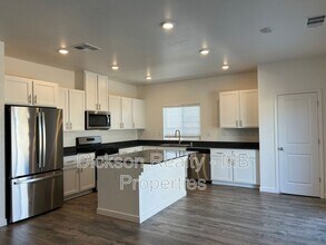 8923 Wolf Moon Dr in Reno, NV - Building Photo - Building Photo