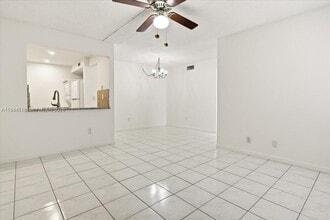 14861 SW 104th St in Miami, FL - Foto de edificio - Building Photo