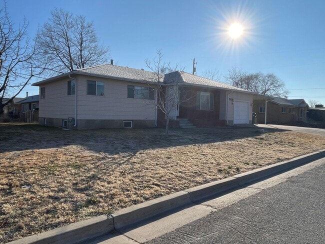 5520 S 2050 W in Roy, UT - Building Photo - Building Photo