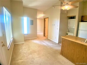 982 S Dearborn Way in Aurora, CO - Building Photo - Building Photo