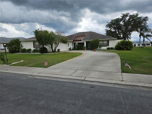 2014 E View Dr in Sun City Center, FL - Building Photo - Building Photo