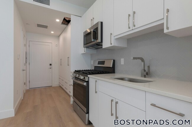 1127 Harrison Ave in Boston, MA - Building Photo - Building Photo