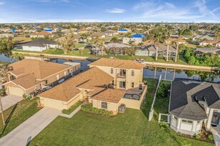 205 SE 4th Pl in Cape Coral, FL - Building Photo