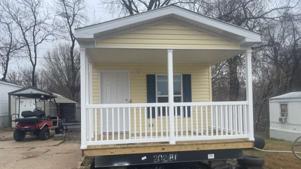 16 Eastview Dr in Bloomfield, IN - Building Photo