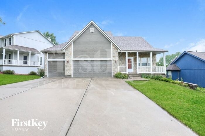 800 Red Maple Dr in Liberty, MO - Building Photo