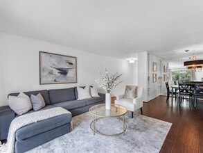 7575 Katy Fwy in Houston, TX - Building Photo - Building Photo