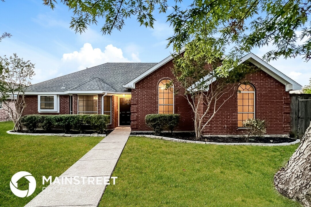1320 Greenfield Dr in Mesquite, TX - Building Photo