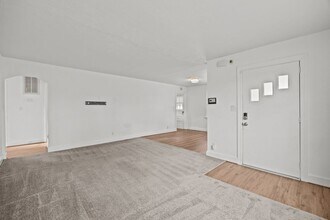 525 Virginian Dr in Norfolk, VA - Building Photo - Building Photo