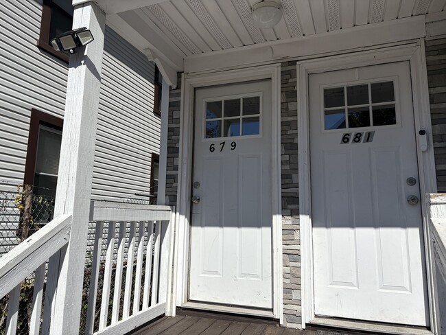679 Shelton St in Bridgeport, CT - Foto de edificio - Building Photo