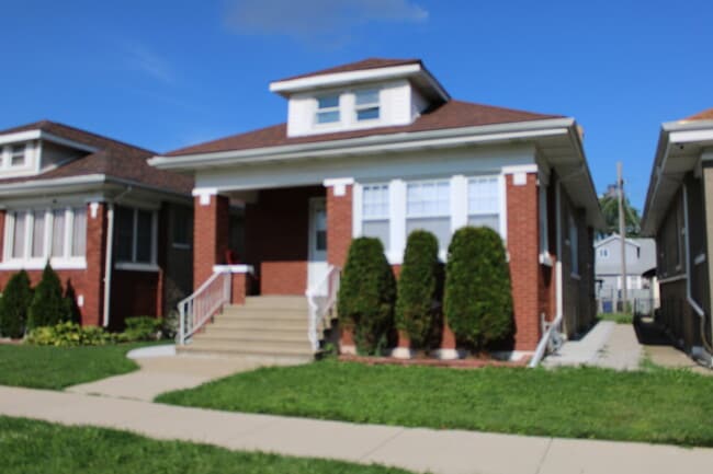 property at 1625 S 60th Ct