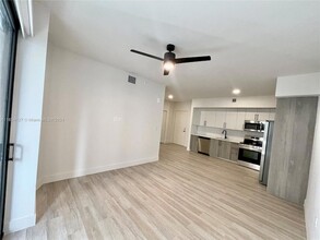 18412 Homestead Ave, Unit 227 in Miami, FL - Building Photo - Building Photo