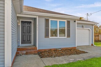 151 Man O War Dr in Oak Grove, KY - Building Photo - Building Photo