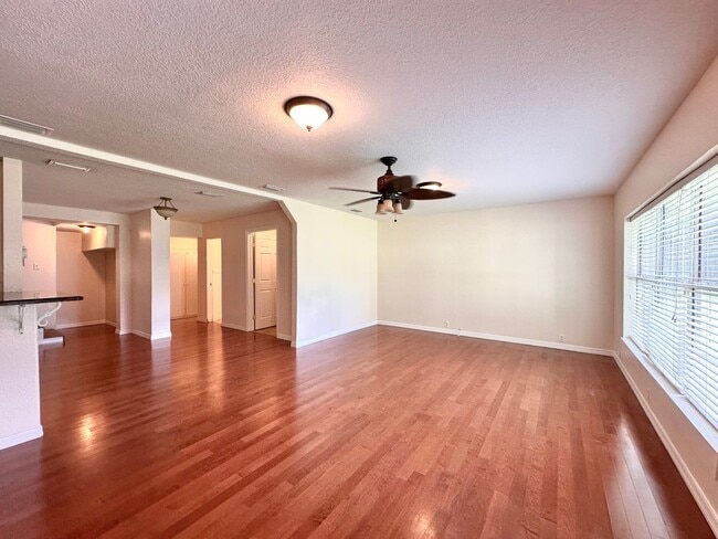 715 Barwick St in Wildwood, FL - Foto de edificio - Building Photo
