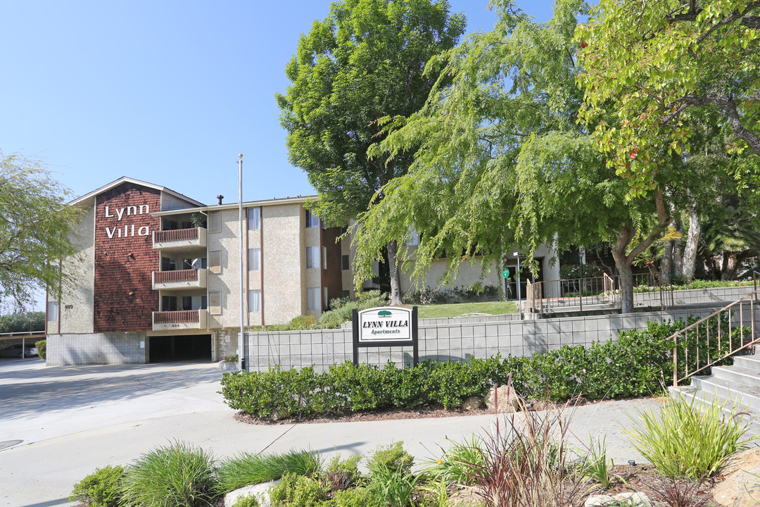 Lynn Villa Apartments in Thousand Oaks, CA - Building Photo