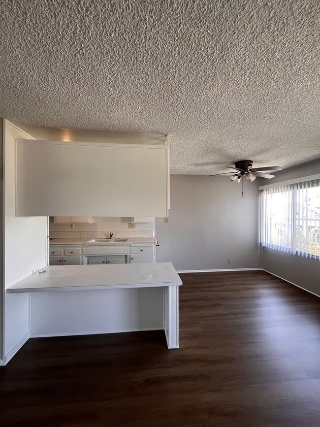 250 Linden Ave in Long Beach, CA - Building Photo - Building Photo