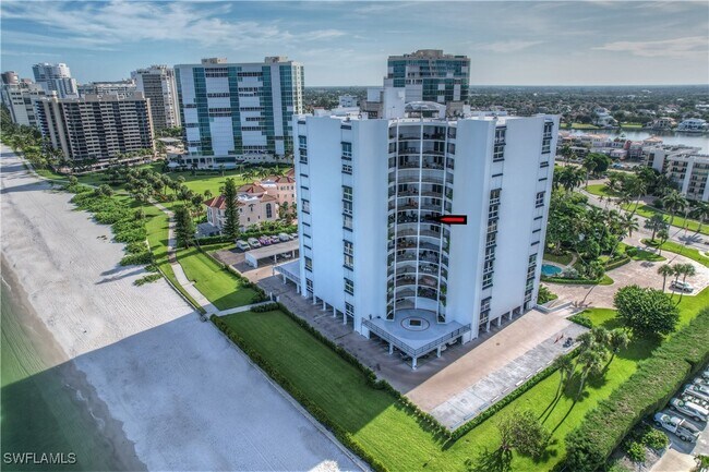 3951 Gulf Shore Blvd N in Naples, FL - Building Photo - Building Photo