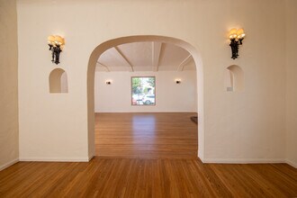 1260 S Ridgeley Dr in Los Angeles, CA - Building Photo - Building Photo