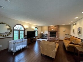 3825 E Devonshire Ln in Bloomington, IN - Foto de edificio - Building Photo