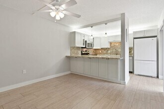 825 Center St in Jupiter, FL - Building Photo - Building Photo
