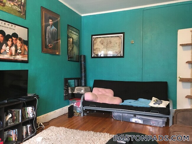 1800 Commonwealth Ave in Boston, MA - Building Photo - Building Photo