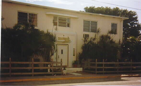 7727 Dickens Ave in Miami Beach, FL - Building Photo