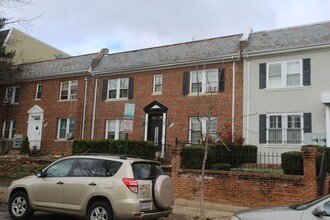 1826 C St SE in Washington, DC - Foto de edificio - Building Photo