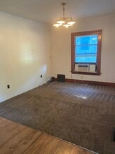 714 N Van Buren St in Iowa City, IA - Building Photo - Building Photo