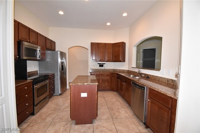 1296 Verde Dr in Naples, FL - Foto de edificio - Building Photo