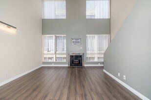 Cherokee Courtyard Apartments in Los Angeles, CA - Building Photo