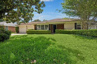 8511 Bluegate St in Houston, TX - Building Photo