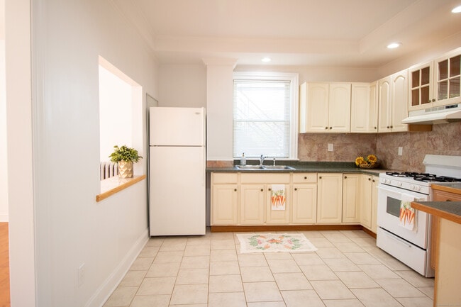 883 Montauk Ave in New London, CT - Building Photo - Building Photo