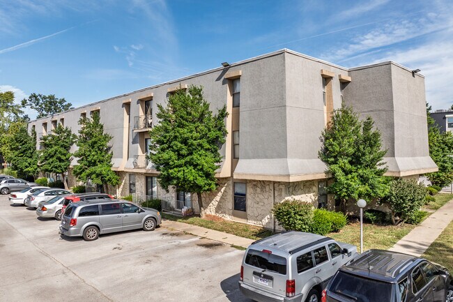 1940 Place in Springfield, MO - Building Photo - Building Photo