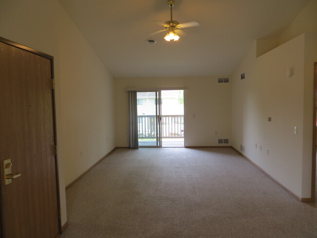 618 Westwynd Ct, Unit D in Mazomanie, WI - Foto de edificio - Building Photo