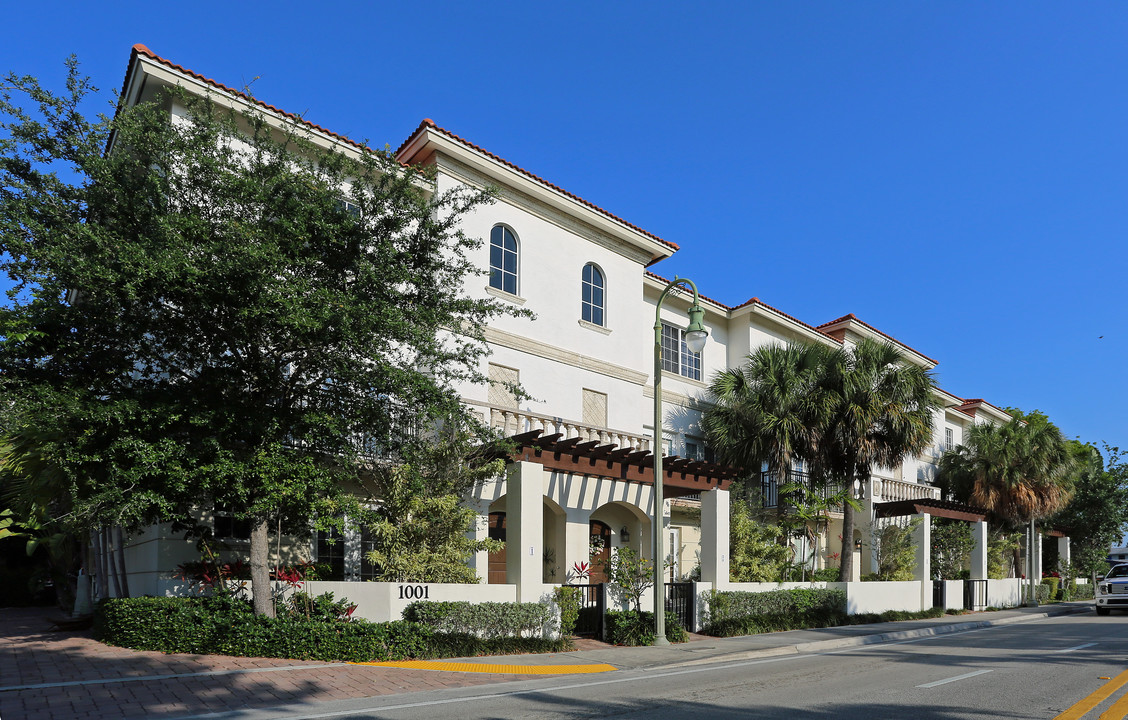 Tuscan Villas in Lake Worth, FL - Building Photo