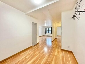138-12 28th Rd in Queens, NY - Foto de edificio - Building Photo